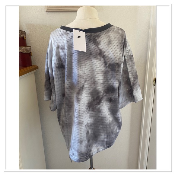 Nike Women’s Plus Size Sportwear Icon Clash Mesh Crop Top 1X - Picture 2 of 6